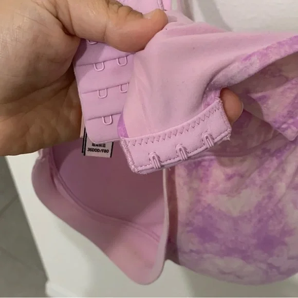 Incredible by VS padded no wire bra - Picture 7 of 11